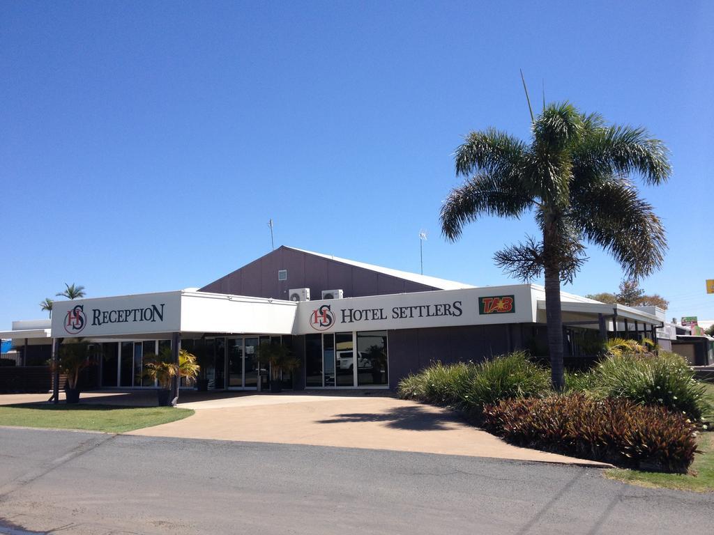 โฮเต็ล เซทเทลอร์ส Hotel Biloela ภายนอก รูปภาพ