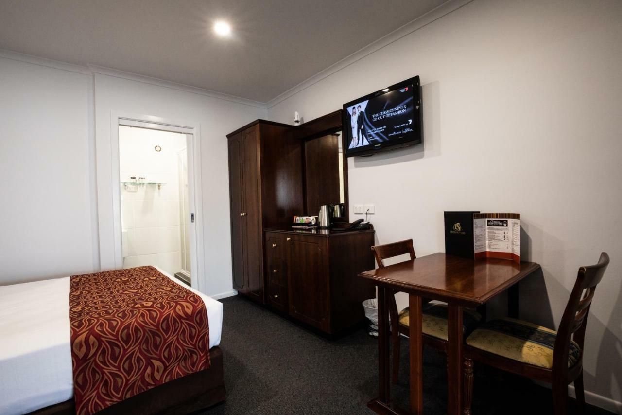 โฮเต็ล เซทเทลอร์ส Hotel Biloela ภายนอก รูปภาพ