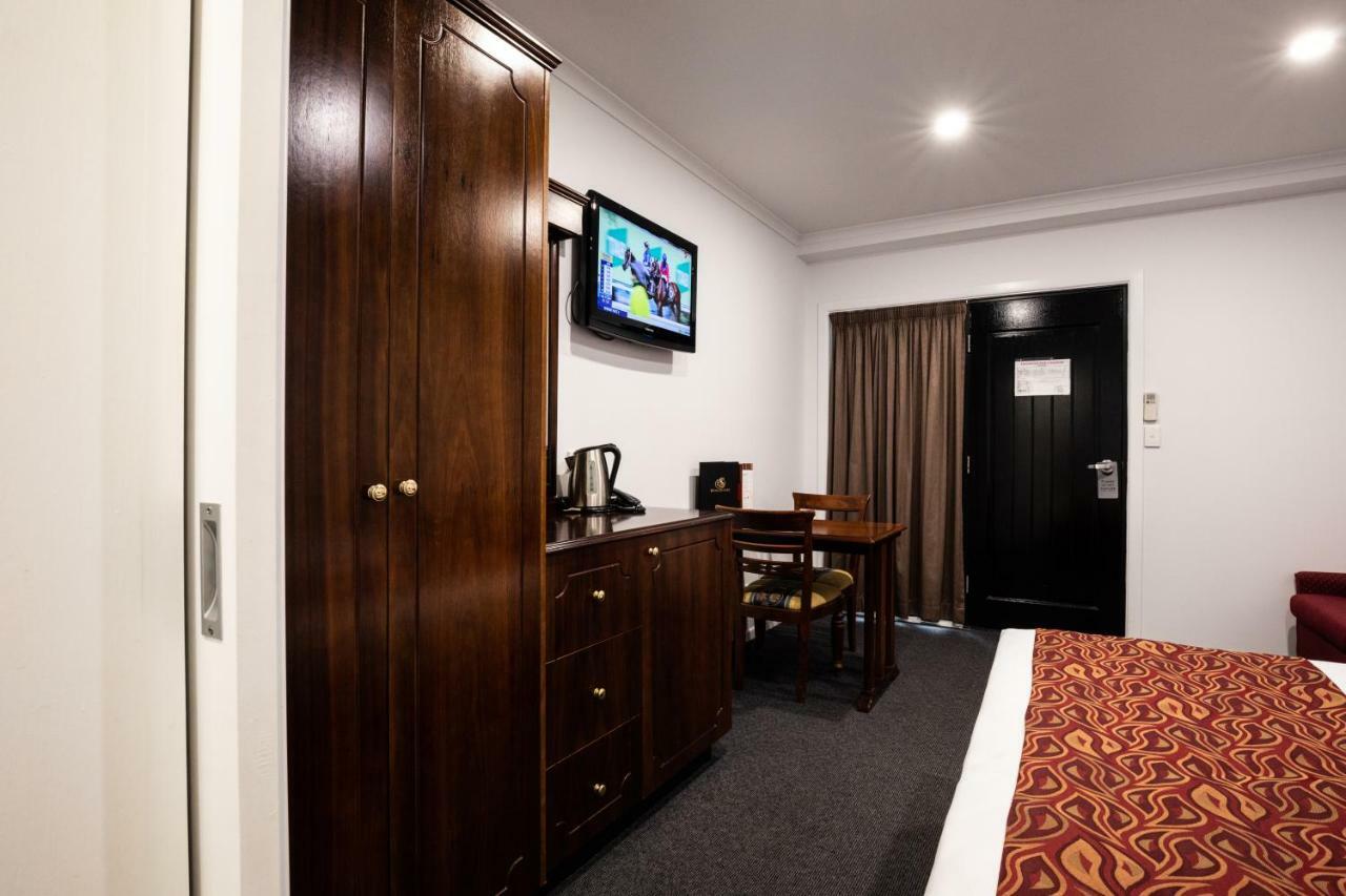 โฮเต็ล เซทเทลอร์ส Hotel Biloela ภายนอก รูปภาพ
