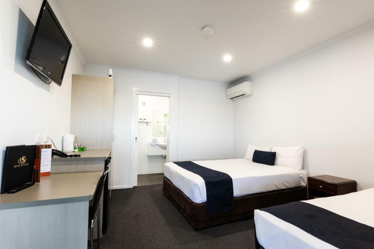 โฮเต็ล เซทเทลอร์ส Hotel Biloela ภายนอก รูปภาพ